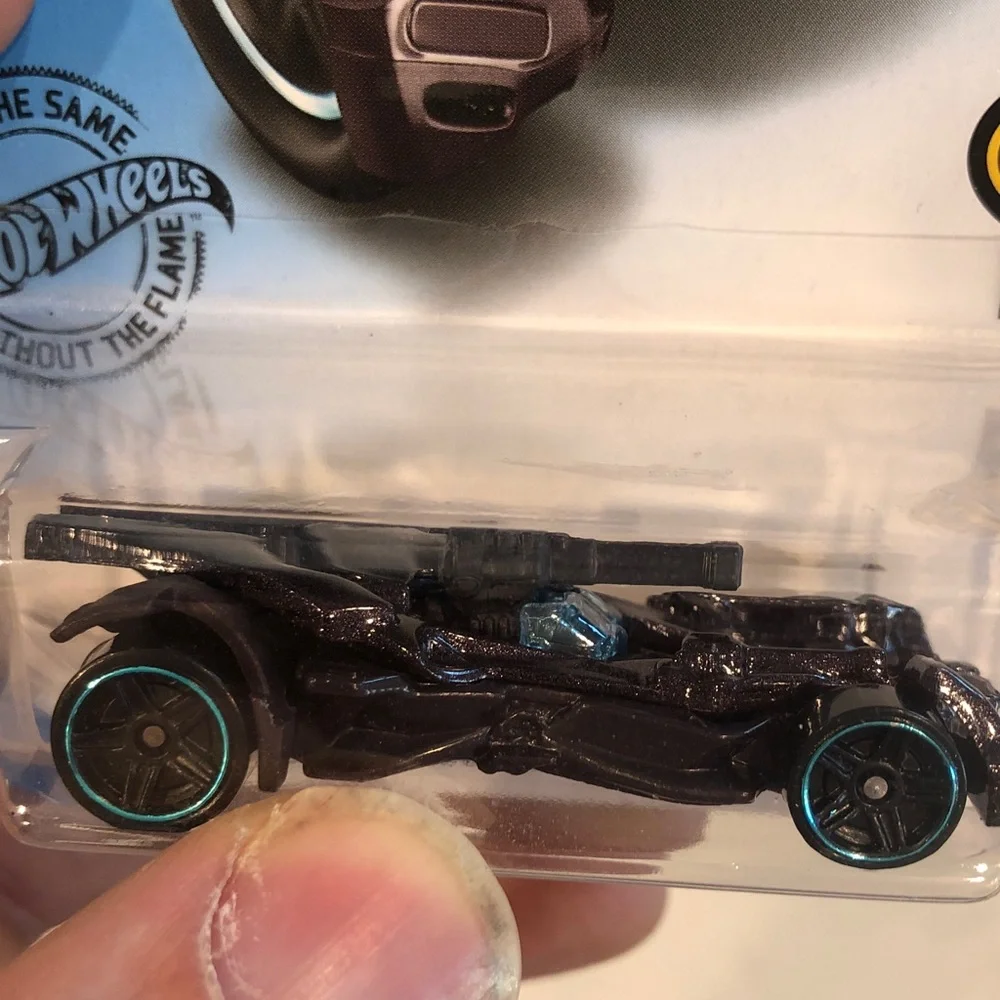 Mattel Hot Wheels Justice League Batmobile - Black and Blue